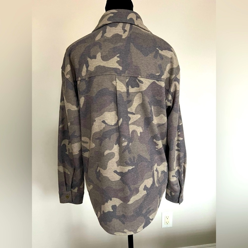 Blue B Collection Women’s Camo Waffle Button Down Shacket - Picture 2 of 4